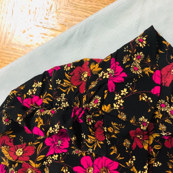 Rabbit Rose Short Sleeve Floral Blouse NWT - Picture 6 of 6